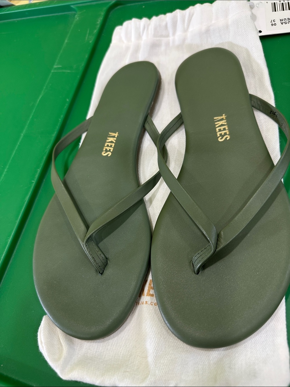TKEES Women’s Olive size USA 6 /EUR 37